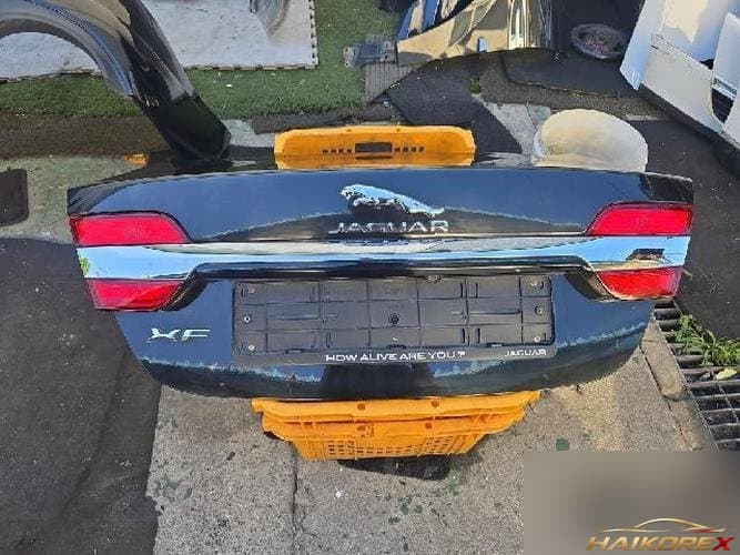 Jaguar XF 2015 — крышка багажника
