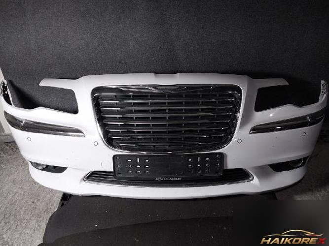 Chrysler 300 2013 — передний бампер