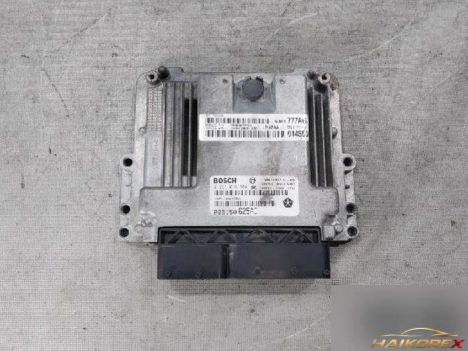 Chrysler 300 2013 — блок управления двигателя ECU 0281018384