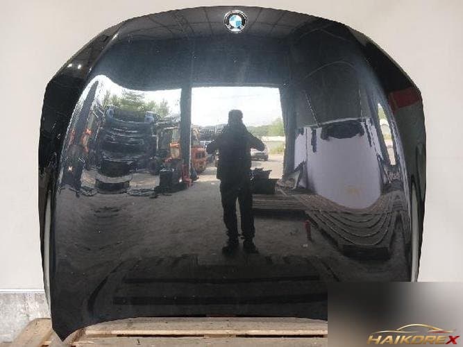 BMW 7 серия 2011 — капот