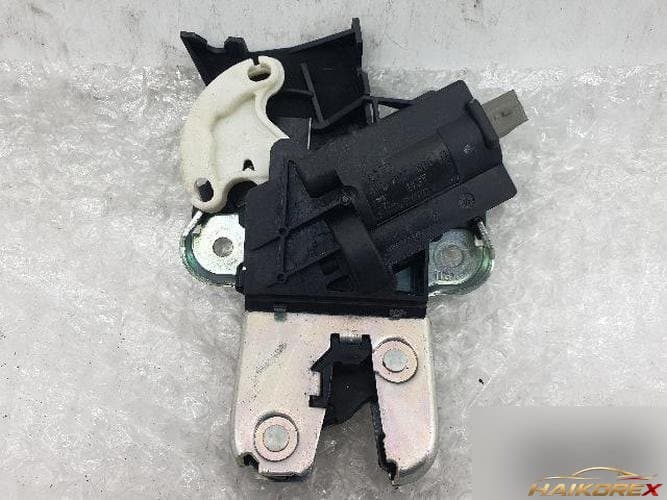 Audi A4 2013 — замок багажника 4F5 827 505 D