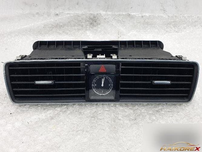 Volkswagen Passat 2013 — центральный дефлектор обдува 561 819 728 729