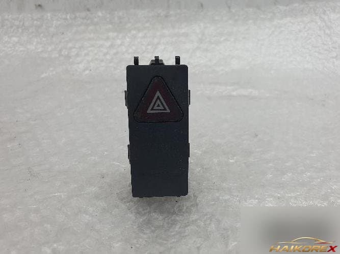 Mercedes-Benz E-Class 2013 — кнопка аварийной сигнализации 2129052300