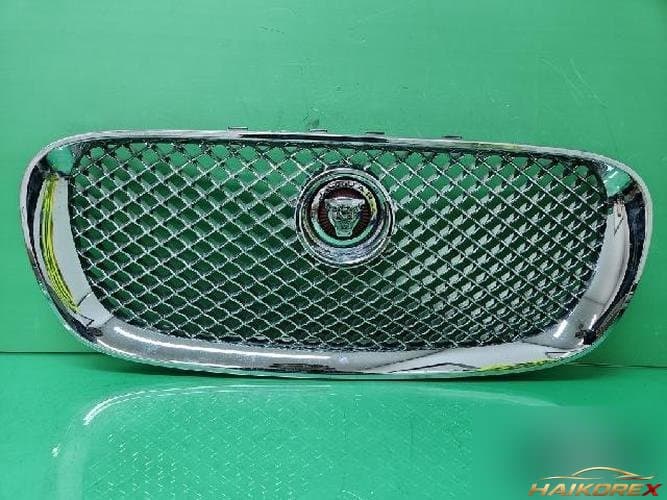 Jaguar XF 2011 — решетка радиатора