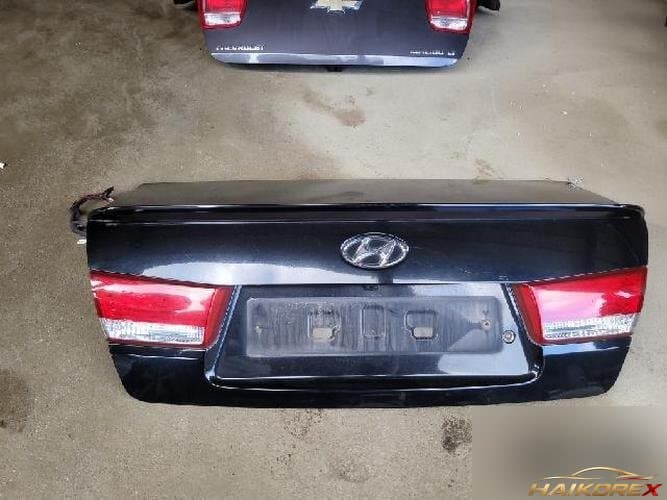Hyundai Sonata 2009 — крышка багажника в сборе с обивкой