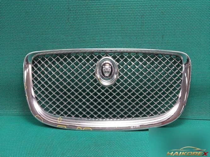 Jaguar XJ 2013 — решётка радиатора AW938B271AA