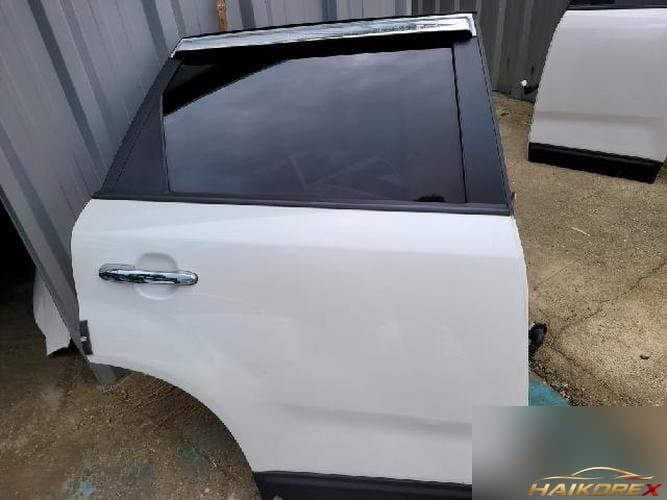 Kia Sorento 2011 — дверь задняя правая