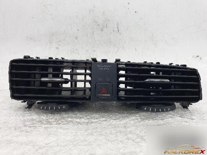 Volkswagen Golf 2015 — центральный дефлектор воздуха 5G1 819 728 729