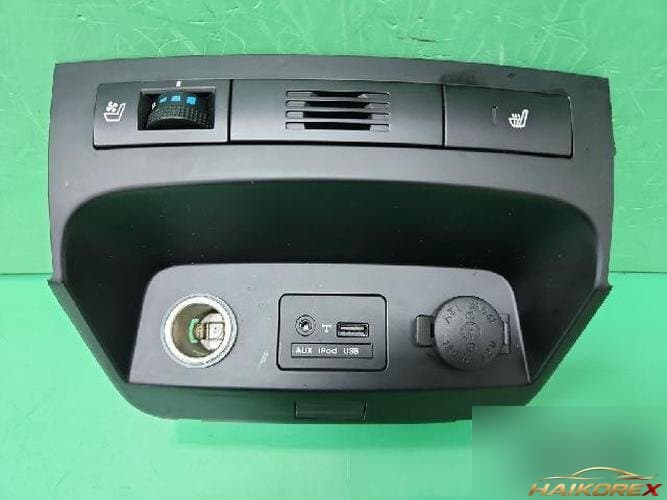 Kia Sorento 2010 — панель приборов