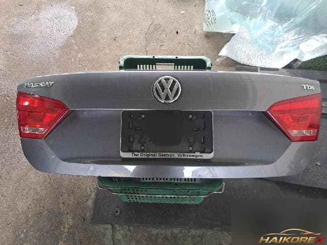Volkswagen Passat 2015 — крышка багажника