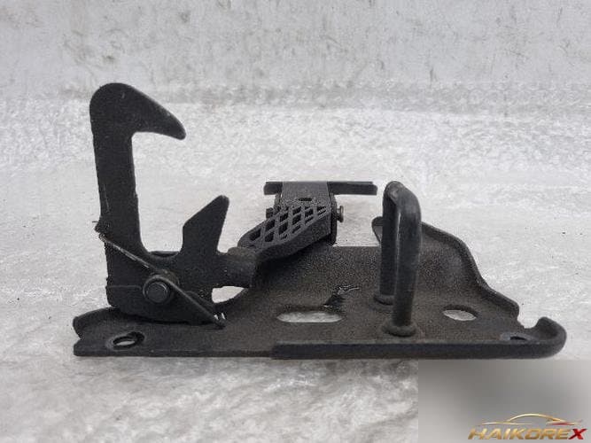 Audi A6 2008 — защелка капота 4F0 823 480 B