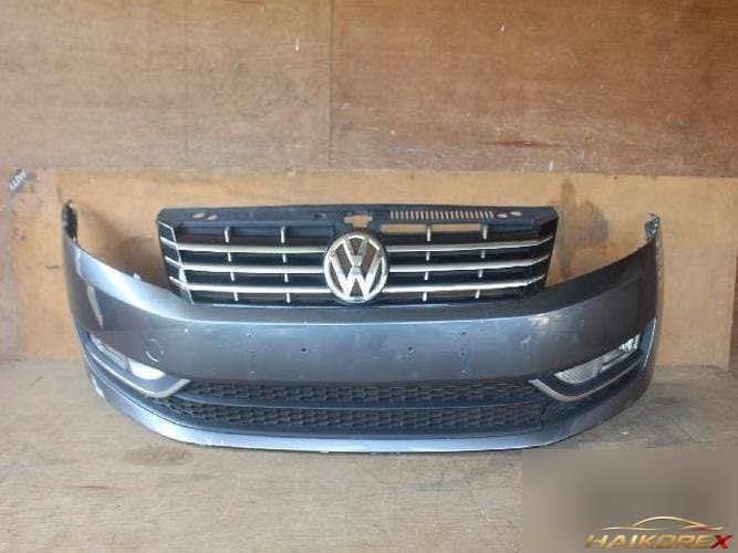Volkswagen Passat 2015 — передний бампер 561 807 221 B
