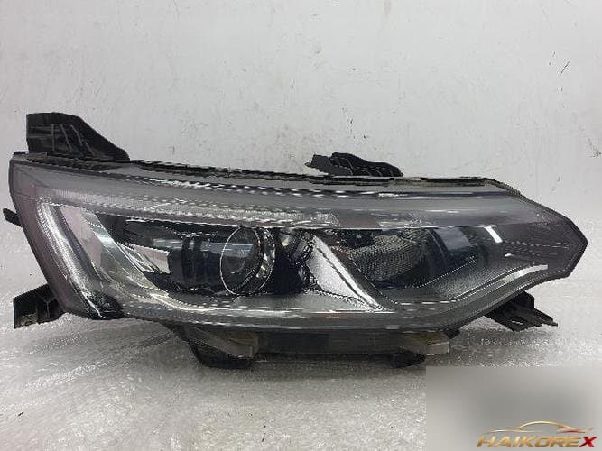Renault SM6 2019 — фара правая 260105427R