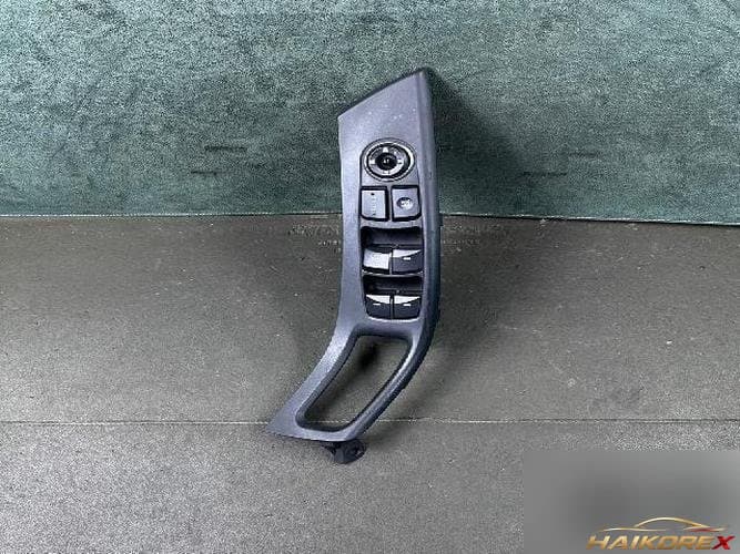 Hyundai Avante 2014 — переключатель электростеклоподъемника 93570-3X032RY
