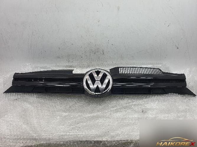 Volkswagen Golf 2013 — решётка радиатора 5K0853653F
