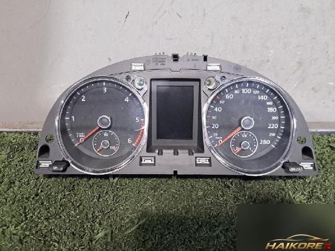 Volkswagen CC 2012 — панель приборов 3C8 920 870L