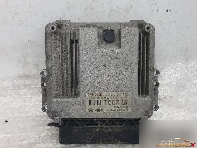 Kia Carnival 2016 — блок управления двигателем ECU 39100-2FCC7