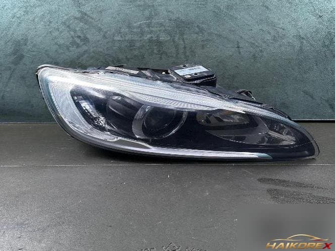 Volvo S60 2014 — фара правая HID