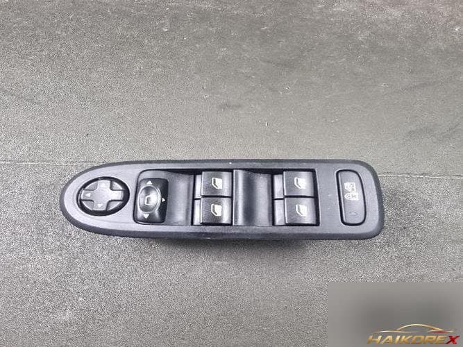Peugeot 508 2016 — переключатель стеклоподъемника 98026-370ZD