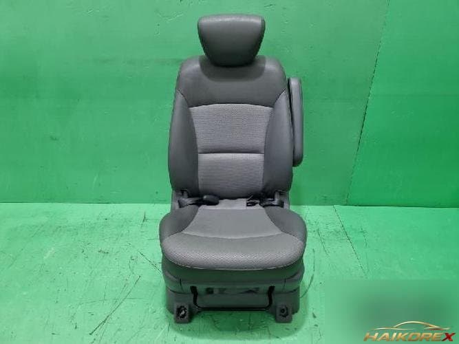 Hyundai Grand Starex 2011 — сиденье 5