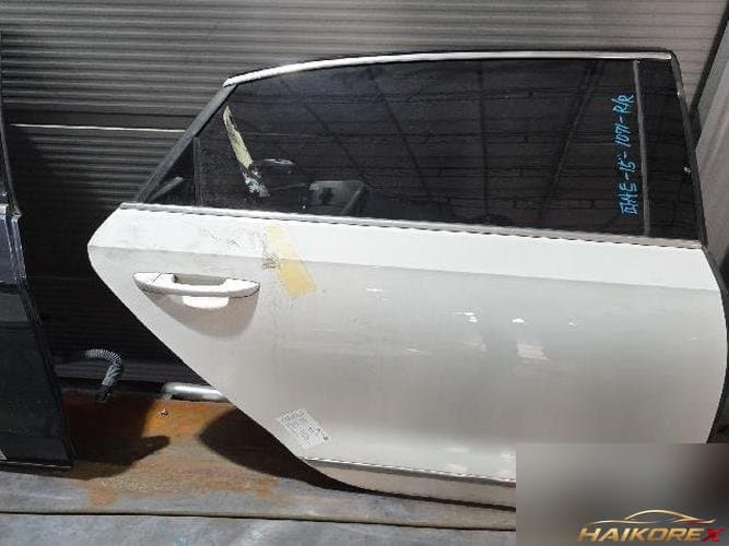 Volkswagen Passat 2015 — дверь задняя правая 561833056C