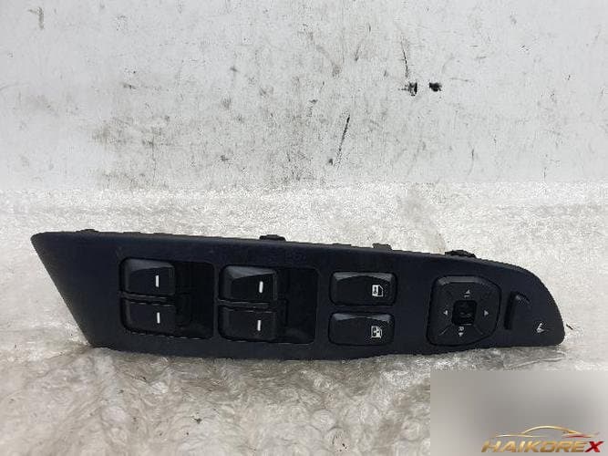 Hyundai Tucson 2011 — переключатель стеклоподъемника водителя 93570-2S0109P