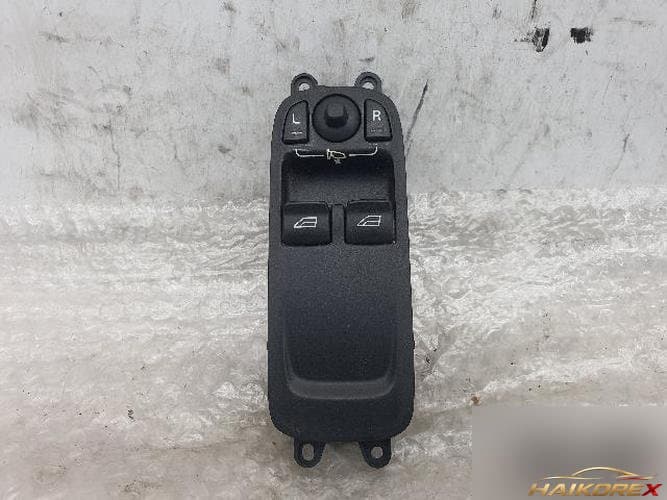 Volvo C30 2007 — блок управления стеклоподъемниками водителя 30710784