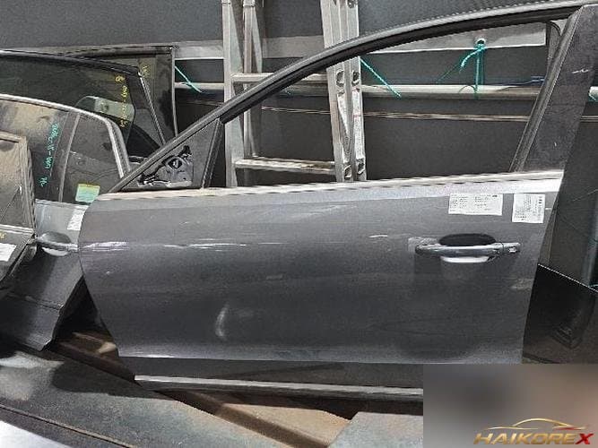 Audi Q5 2013 — дверь передняя левая 8R0831051E