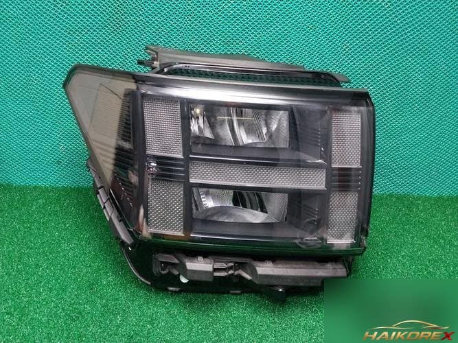 Hyundai Santa Fe 2024 — фара передняя правая LED