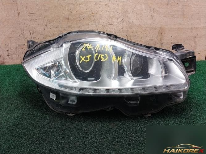 Jaguar XJ 2015 — фара головного света правая (HID) AW9313W029AE