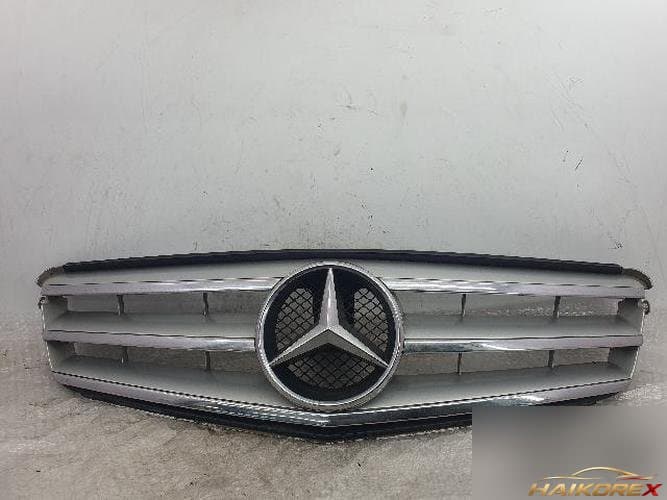 Mercedes-Benz C-Class 2012 — решетка радиатора A2048800023