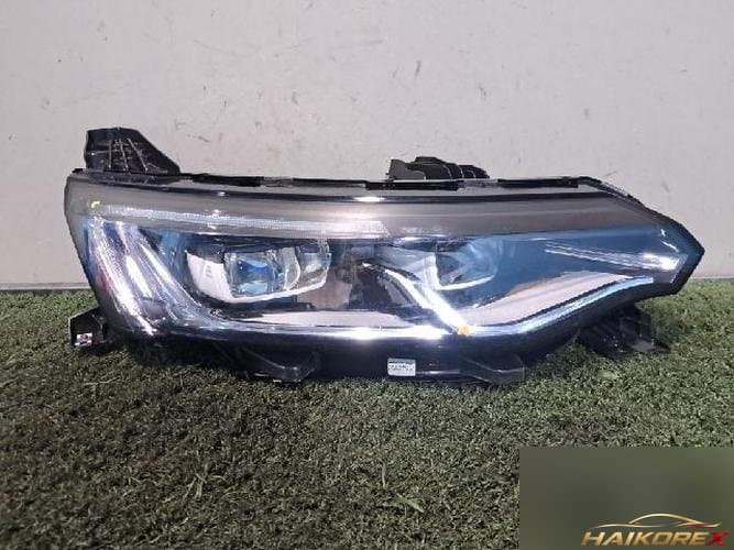 Renault SM6 2019 — фара правая 260100184R