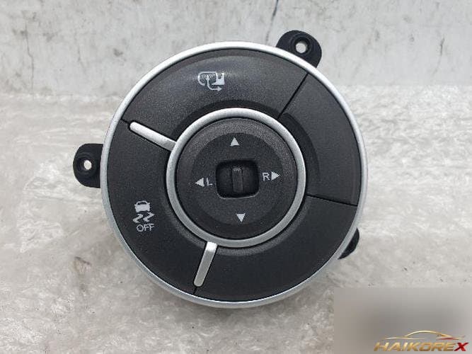 KG Mobility Korando 2012 — кнопка управления боковым зеркалом