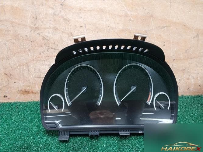 BMW 5 2012 — панель приборов 928046401