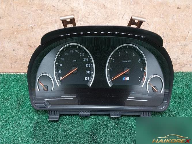 BMW 5 серия 2013 — приборная панель 784861701