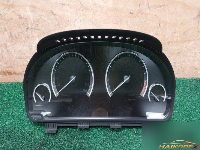 BMW 7 Series 2010 — панель приборов 923294601