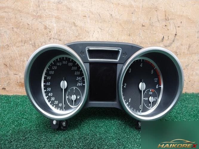 Mercedes-Benz M-Class 2015 — панель приборов A1669008814