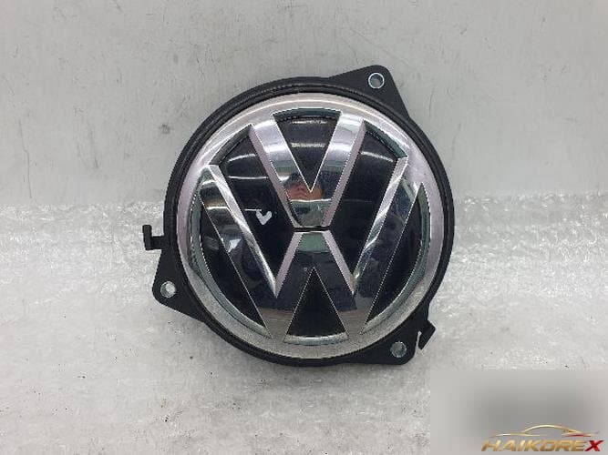 Volkswagen Polo 2016 — эмблема на крышке багажника и ручка