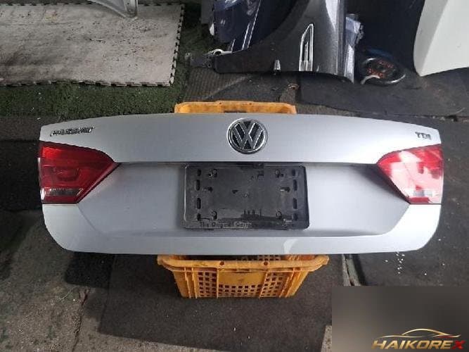 Volkswagen Passat 2015 — крышка багажника