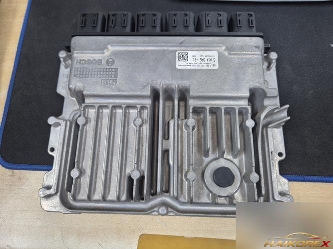 BMW 5 Series 2021 — блок управления двигателем ECU 5A149A601