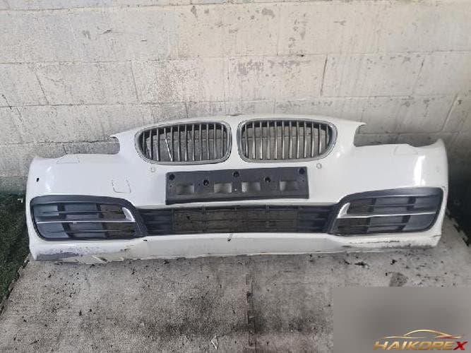 BMW 5 Series 2015 — передний бампер 1