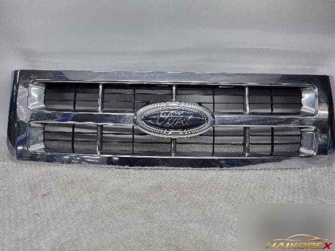 Ford Escape 2009 — решетка радиатора 8L84-8A164-AHW