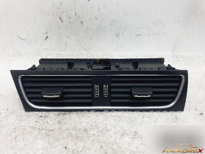 Audi A4 2014 — центральный дефлектор воздушный 8T1 820 951 D 1