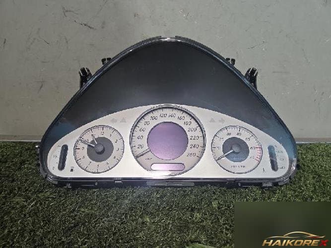 Mercedes-Benz E-класс 2004 — панель приборов A2115402547