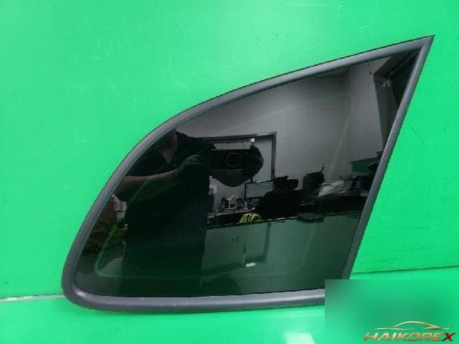 Hyundai Santa Fe 2011 — стекло 87820-2B000