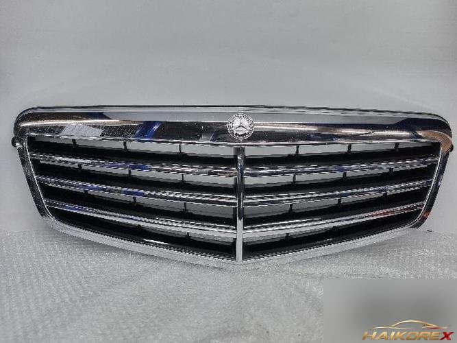 Mercedes-Benz E-Class 2011 — радиаторная решетка