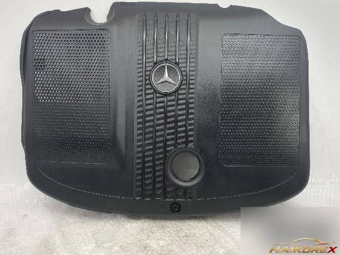 Mercedes-Benz E-Class 2012 — крышка двигателя