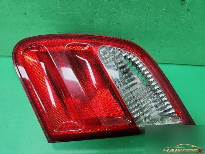 Mercedes-Benz E-Class 2001 — белый отделочный элемент крышки багажника