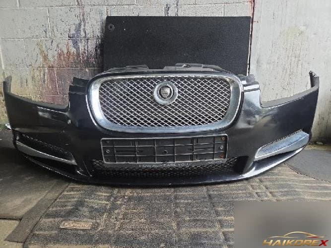 Jaguar XF 2010 — бампер передний