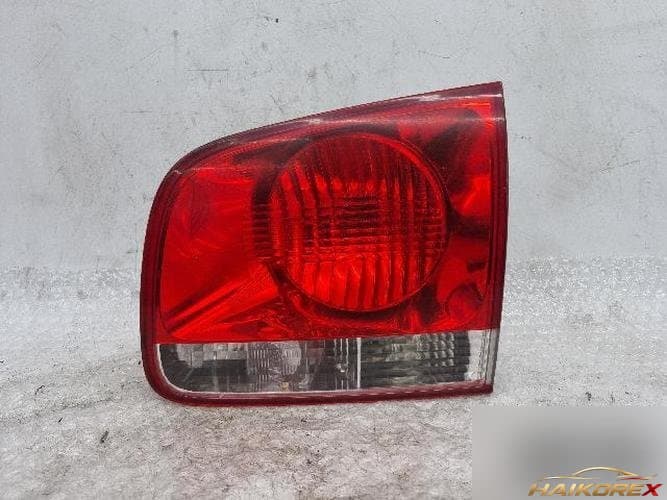 Volkswagen Touareg 2006 — белый задний фонарь багажника
